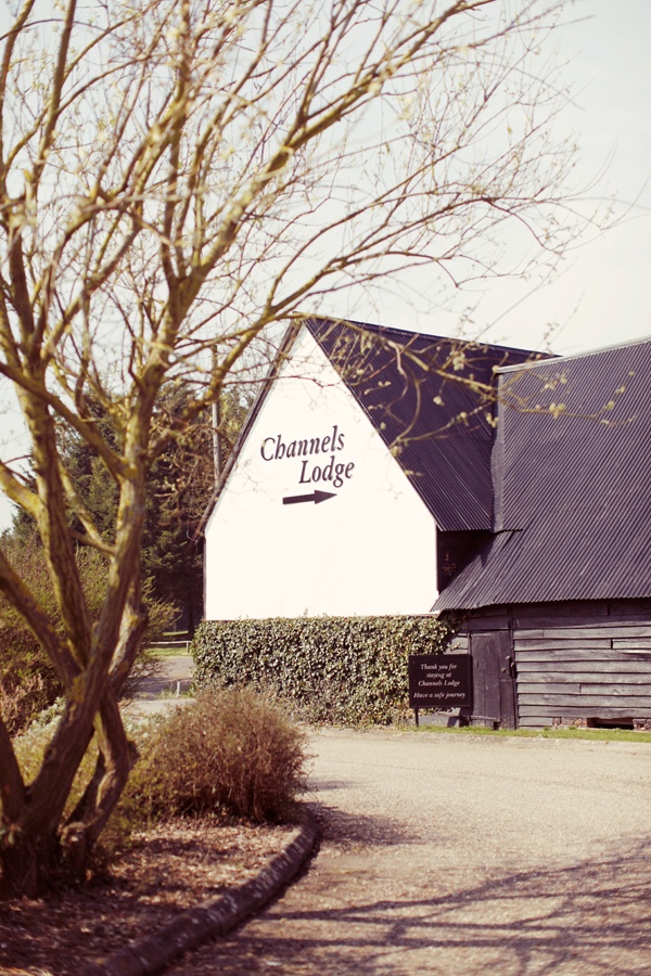 heart-filled-rustic-wedding-in-england