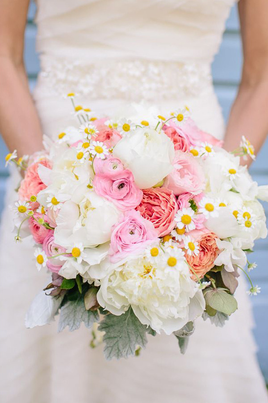 pink and white bouquet with little dasies