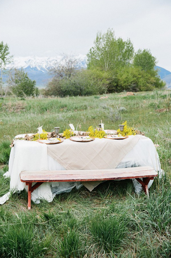 white linen and burlap table