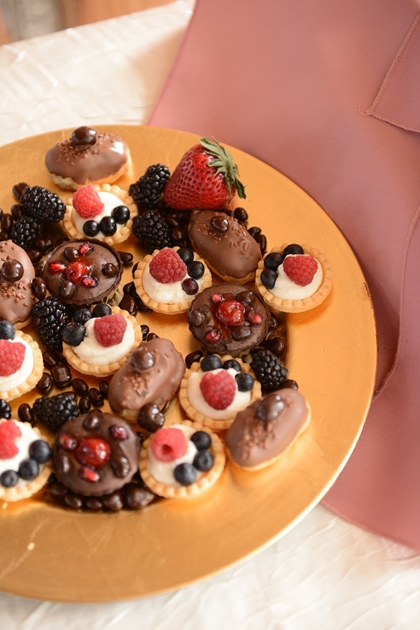 flower-filled-wedding-brunch