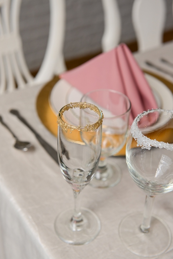 flower-filled-wedding-brunch