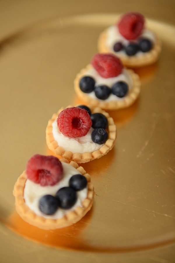 flower-filled-wedding-brunch