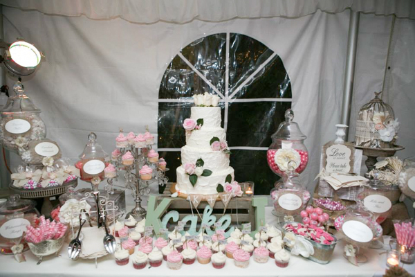 hands-on-wedding-full-of-love