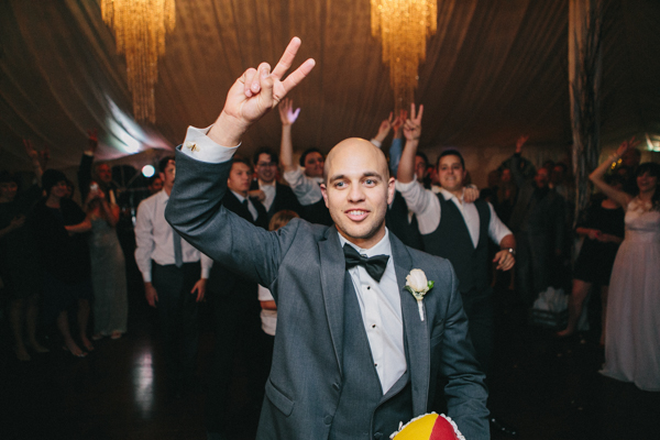 hands-on-wedding-full-of-love