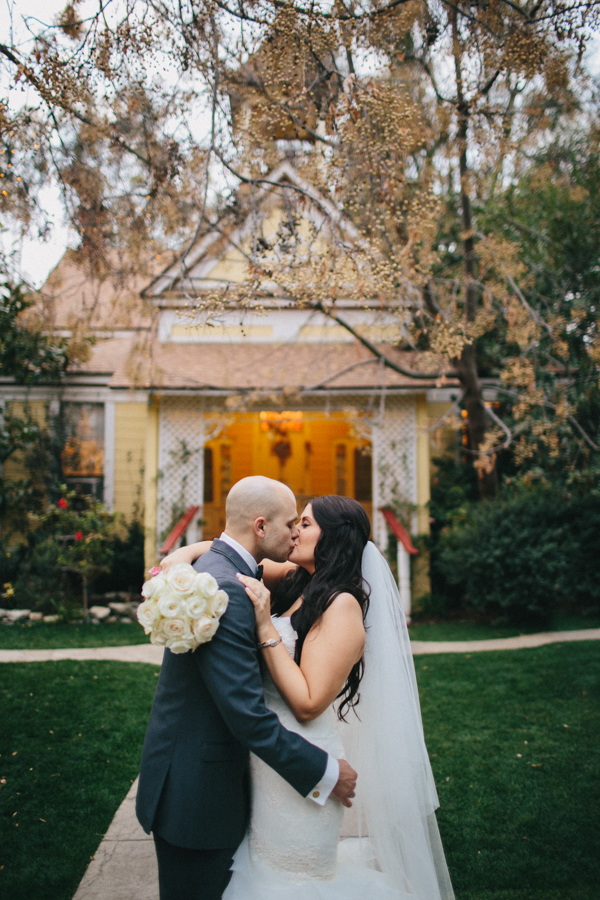 hands-on-wedding-full-of-love
