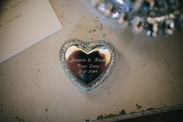hands-on-wedding-full-of-love