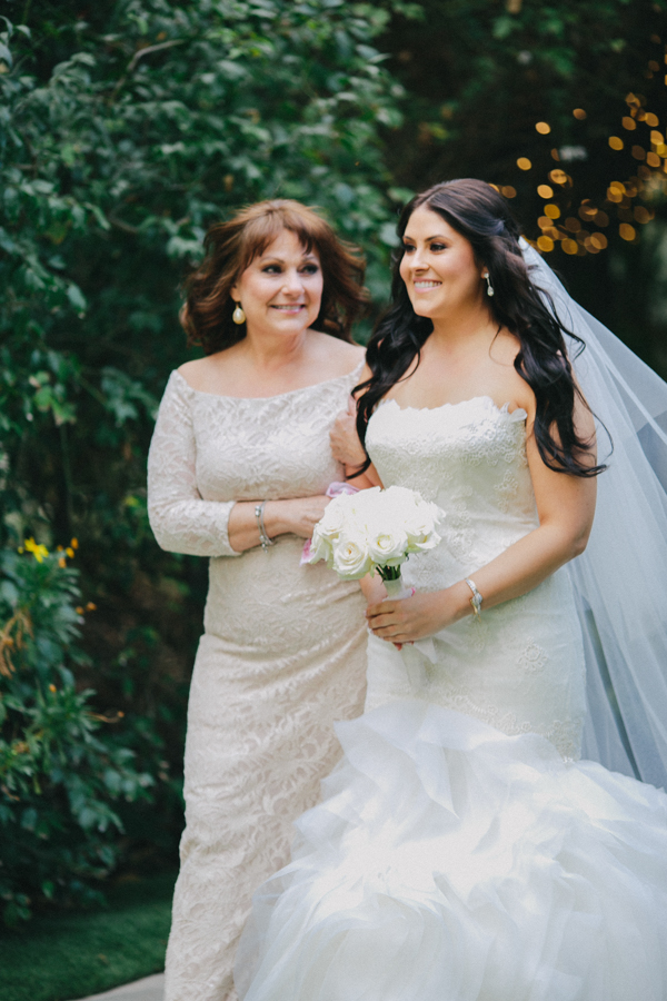 hands-on-wedding-full-of-love