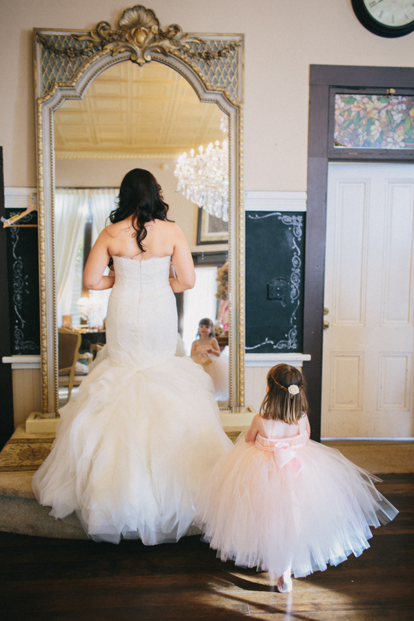 hands-on-wedding-full-of-love