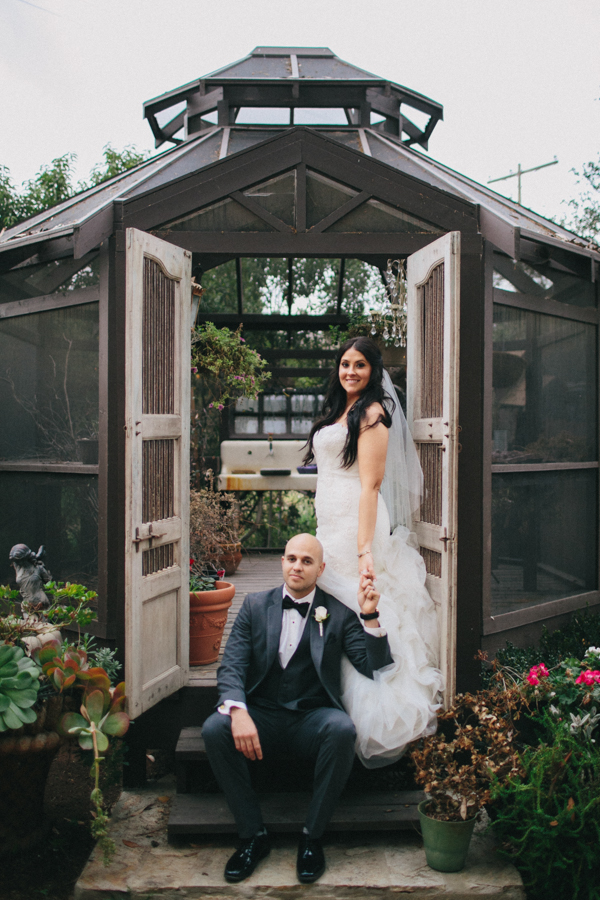 hands-on-wedding-full-of-love