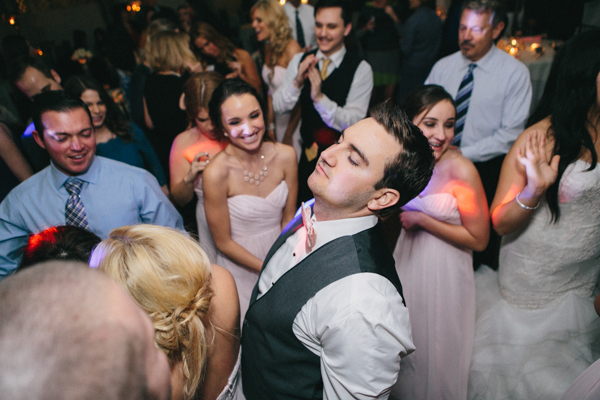 hands-on-wedding-full-of-love