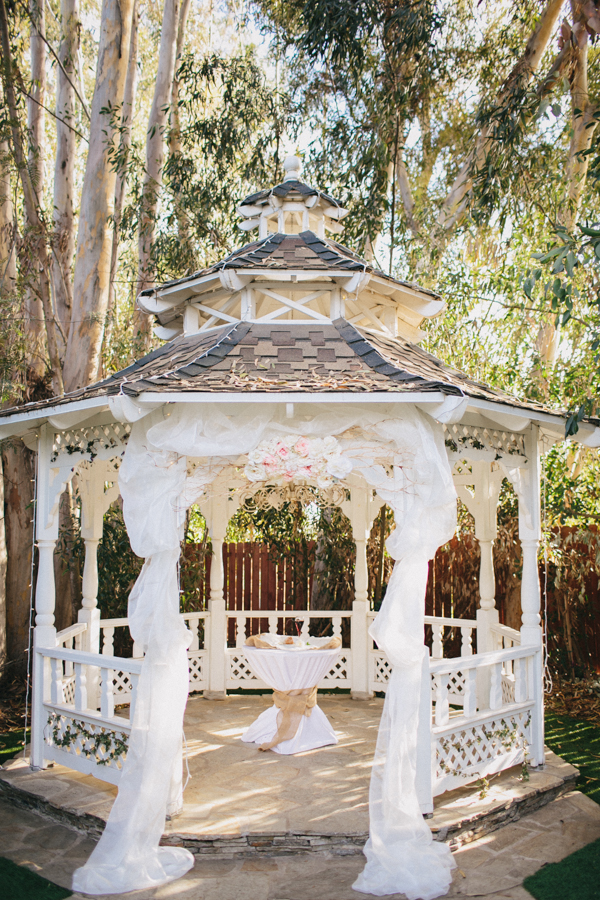 hands-on-wedding-full-of-love