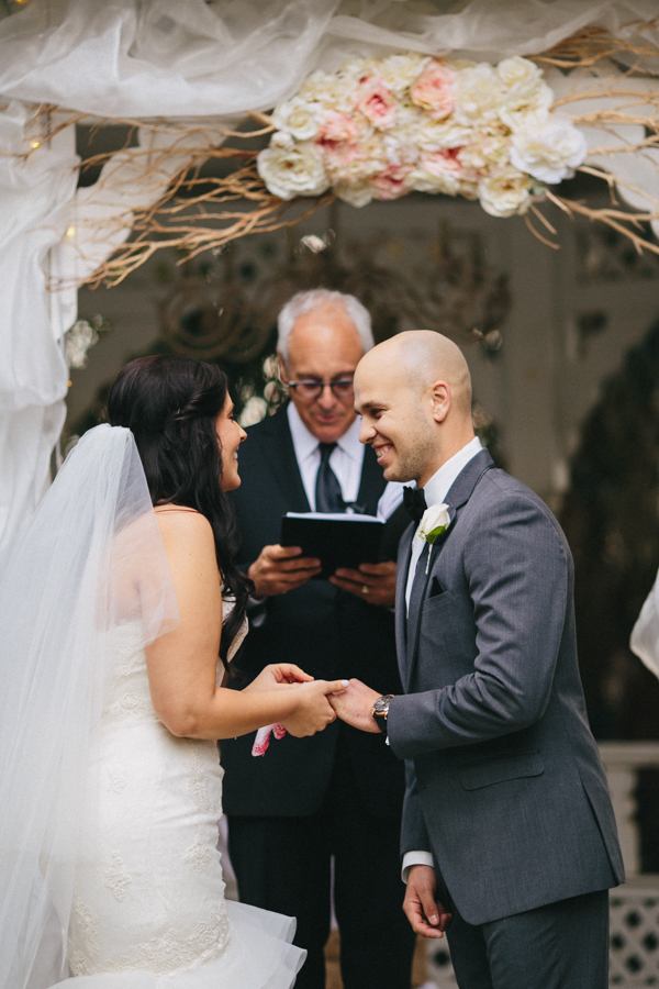hands-on-wedding-full-of-love
