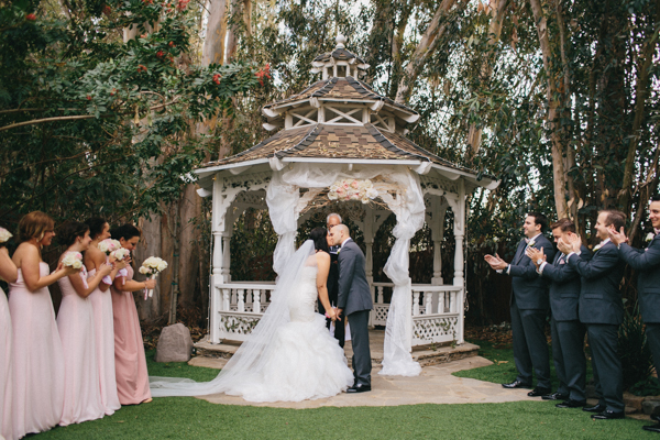 hands-on-wedding-full-of-love