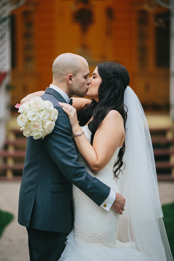 hands-on-wedding-full-of-love