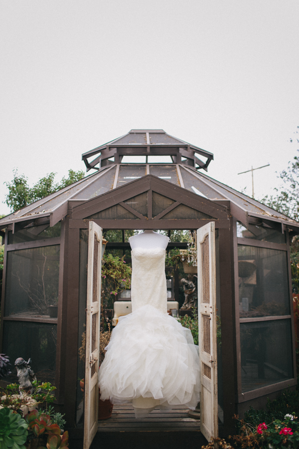 hands-on-wedding-full-of-love