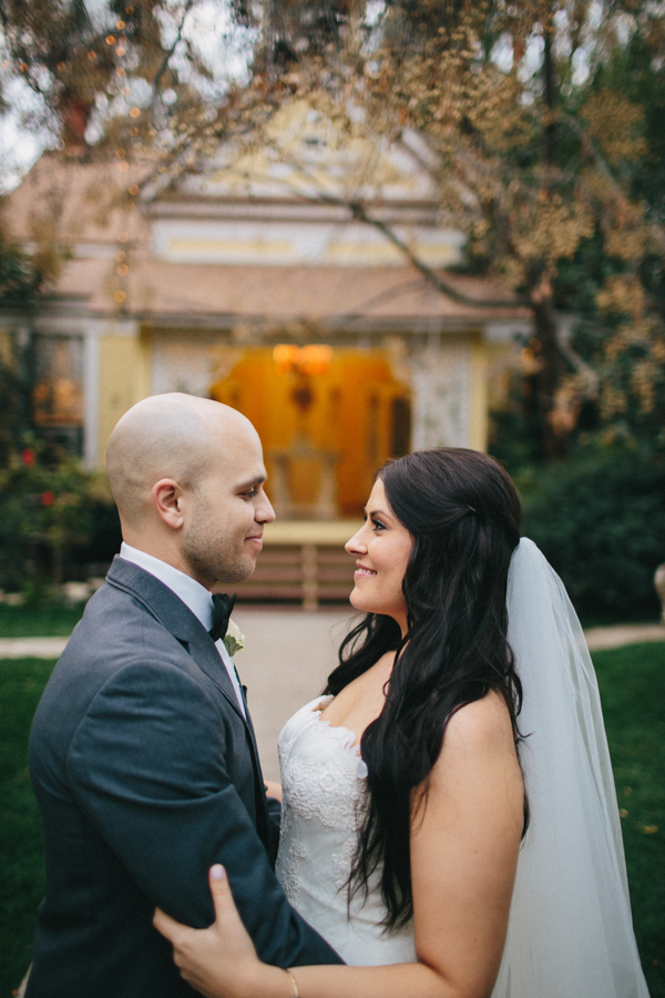 hands-on-wedding-full-of-love
