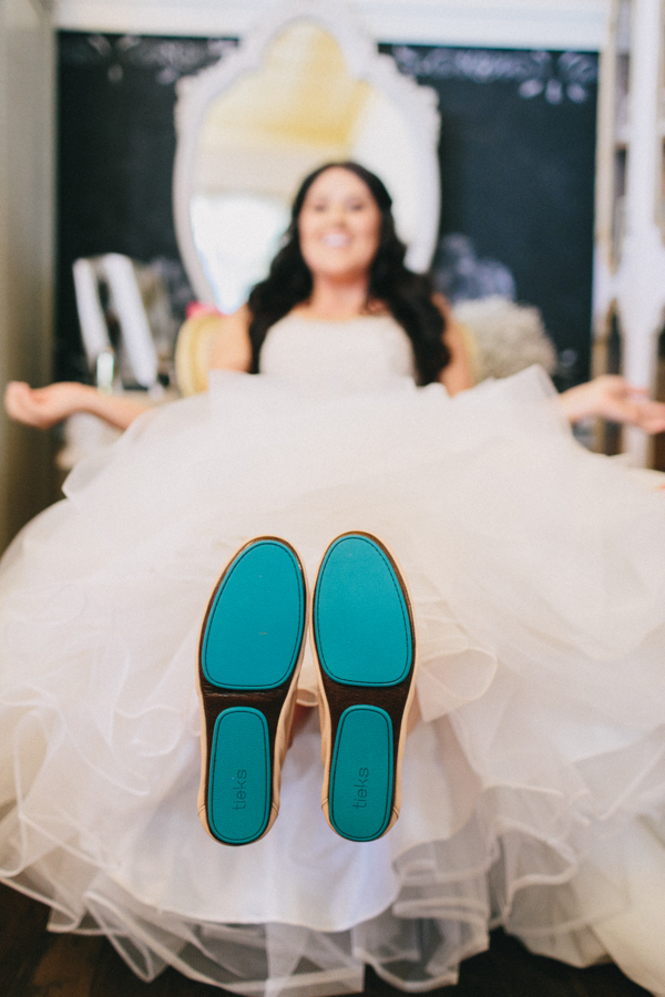 hands-on-wedding-full-of-love