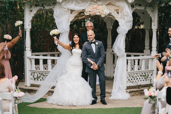 hands-on-wedding-full-of-love