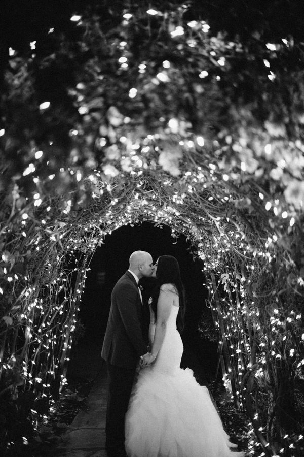 hands-on-wedding-full-of-love