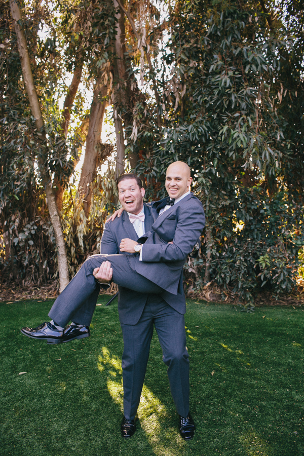 hands-on-wedding-full-of-love