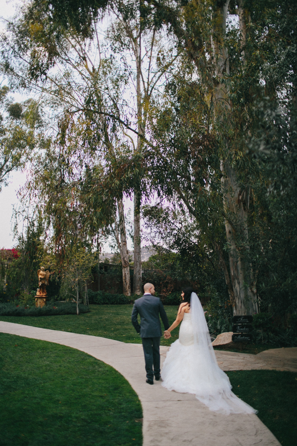hands-on-wedding-full-of-love