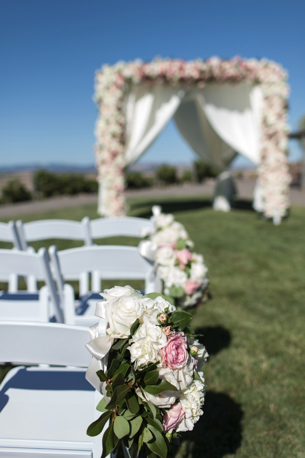 how-to-pick-the-perfect-wedding-florist