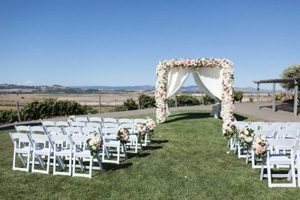 how-to-pick-the-perfect-wedding-florist
