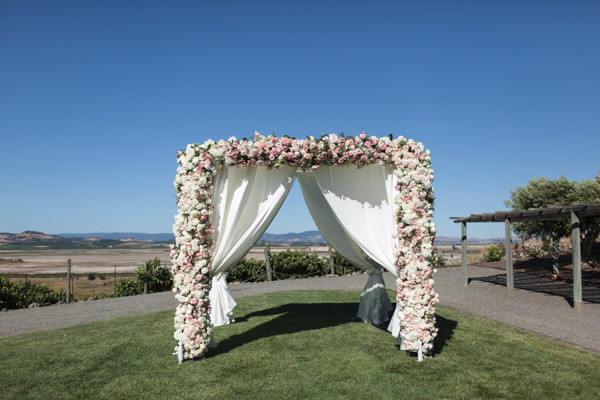 how-to-pick-the-perfect-wedding-florist