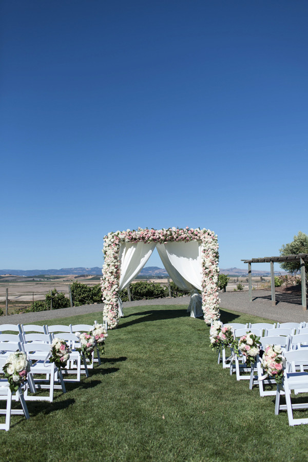 how-to-pick-the-perfect-wedding-florist