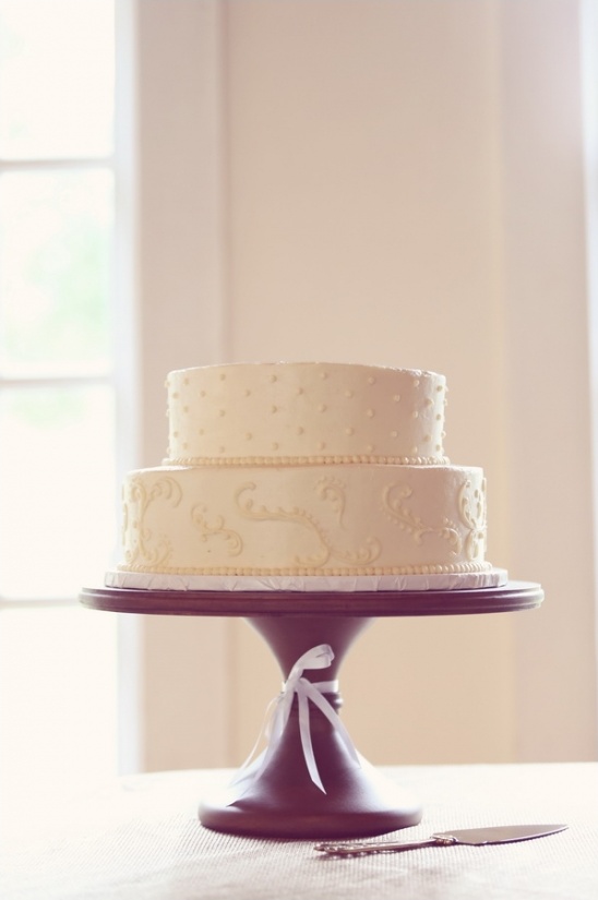 clean and simple white wedding cake