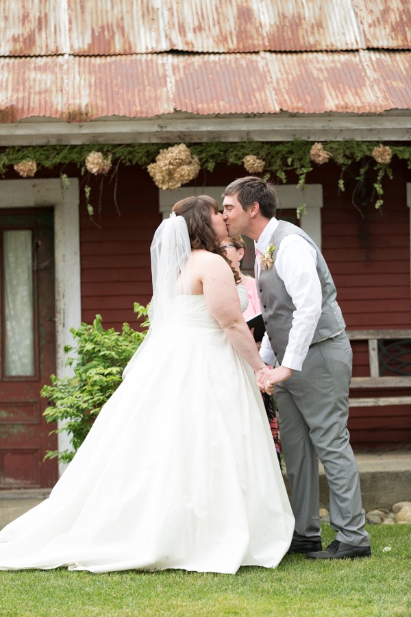 new-hampshire-chic-rustic-farm-wedding