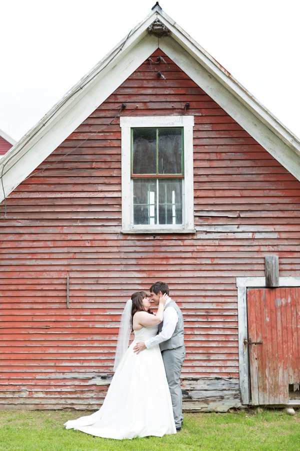 new-hampshire-chic-rustic-farm-wedding