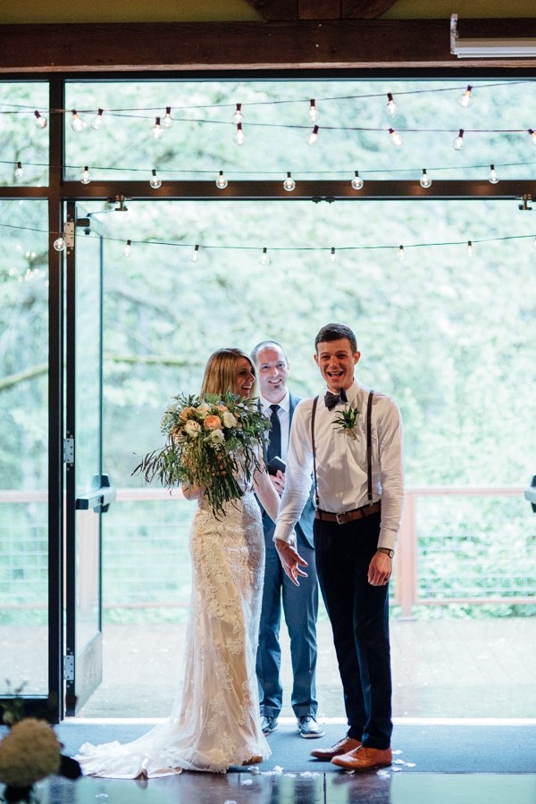 rainy-and-ravishing-rustic-wedding
