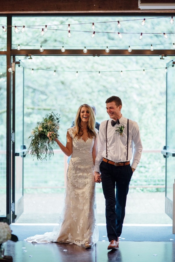 rainy-and-ravishing-rustic-wedding
