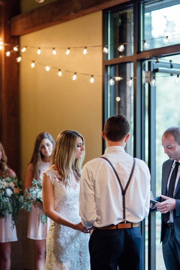 rainy-and-ravishing-rustic-wedding