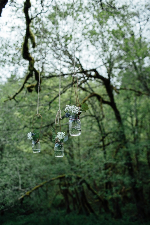 rainy-and-ravishing-rustic-wedding