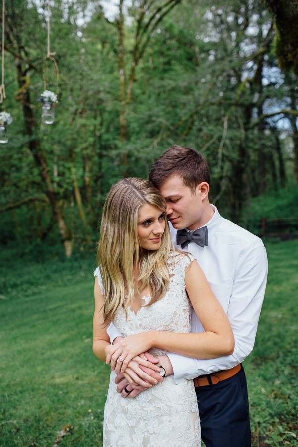 rainy-and-ravishing-rustic-wedding
