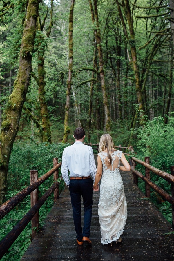 rainy-and-ravishing-rustic-wedding