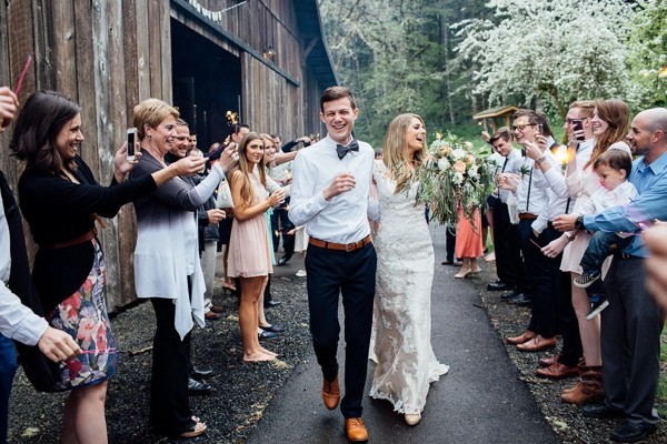 rainy-and-ravishing-rustic-wedding