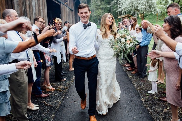 rainy-and-ravishing-rustic-wedding