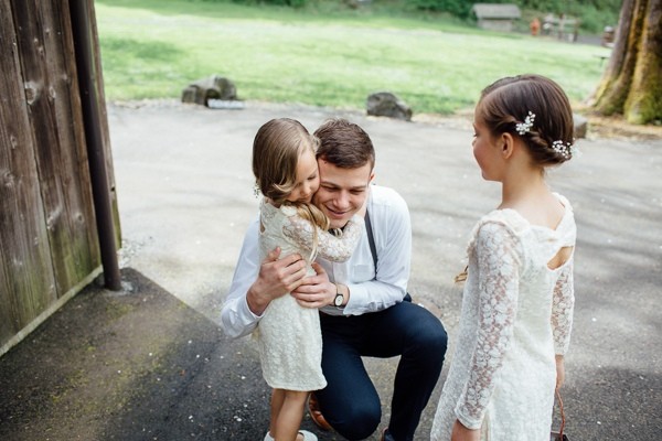 rainy-and-ravishing-rustic-wedding