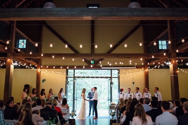 rainy-and-ravishing-rustic-wedding