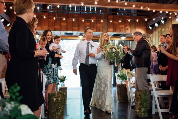 rainy-and-ravishing-rustic-wedding