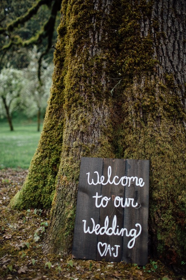 rainy-and-ravishing-rustic-wedding