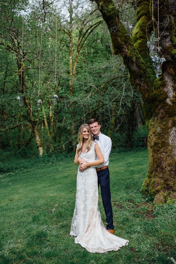 rainy-and-ravishing-rustic-wedding