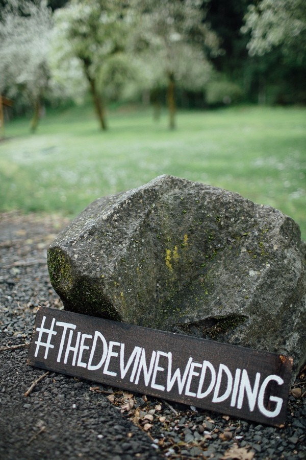 rainy-and-ravishing-rustic-wedding