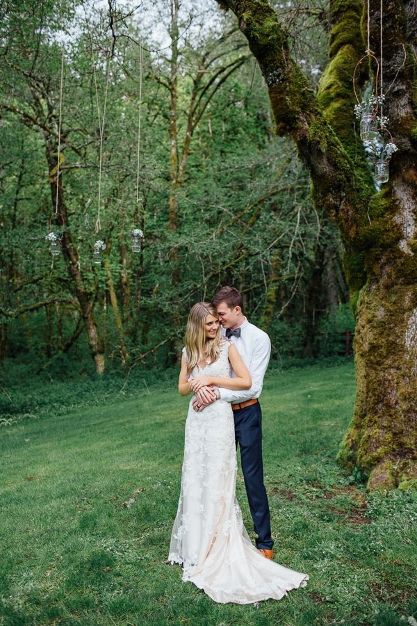 rainy-and-ravishing-rustic-wedding