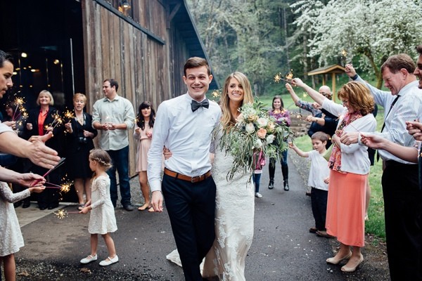 rainy-and-ravishing-rustic-wedding