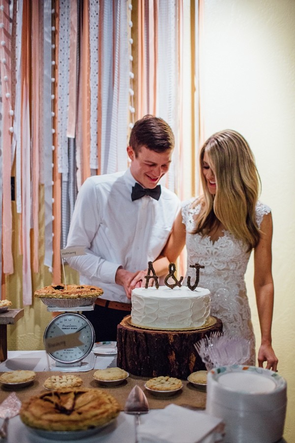 rainy-and-ravishing-rustic-wedding