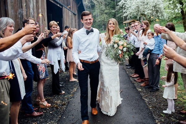 rainy-and-ravishing-rustic-wedding